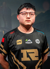 Uzi (Royal Never Give Up)